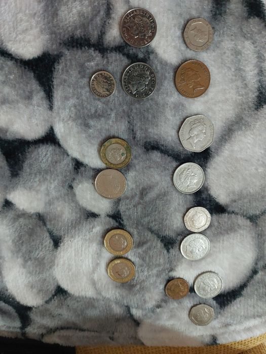 Vând monede rare Anglia ,Italia