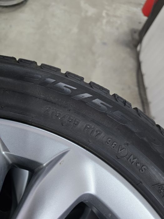 4 Броя 215/55/17 Pirelli 7,2mm