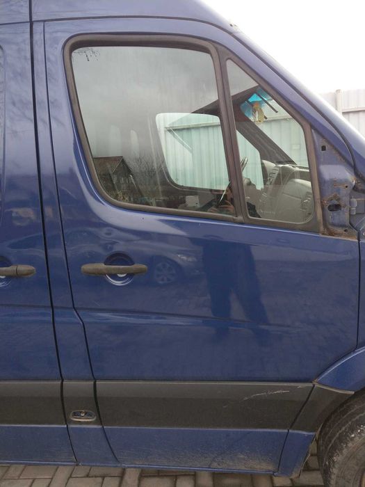 vind usi si aripi st/dr Mercedes Sprinter W906 pe albastru