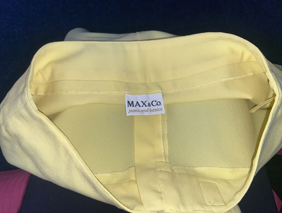 Max&Co. - Fustă mini galbenă, elegantă și versatilă