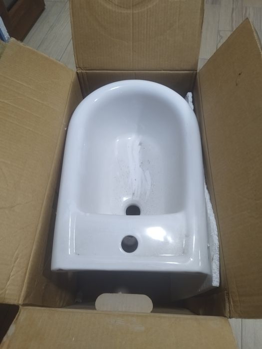 Раковина (б/д) сотилади янги керамин