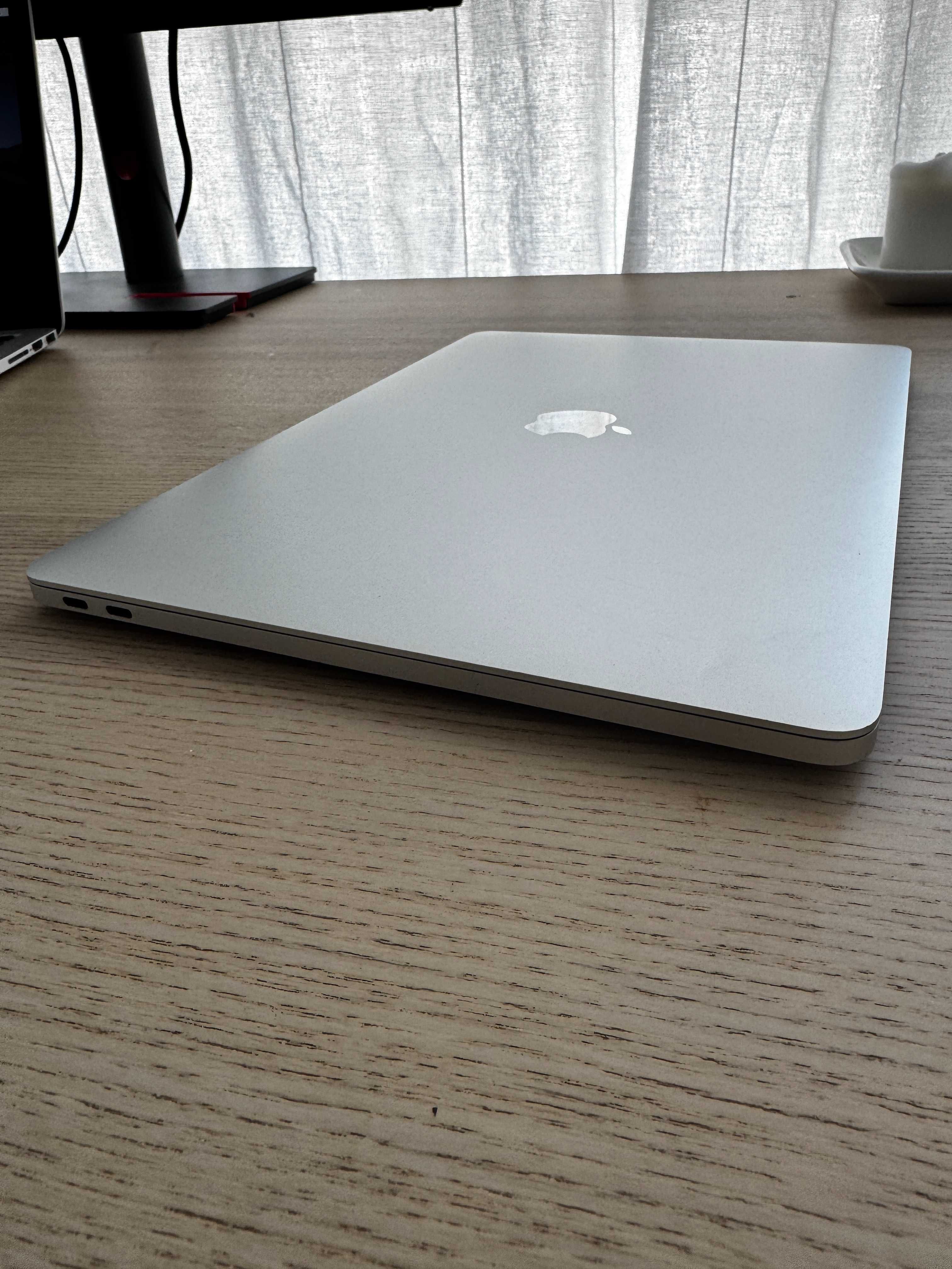 MacBook Pro 13” (2017) – i5 / 8GB / 256GB SSD – Без зарядно