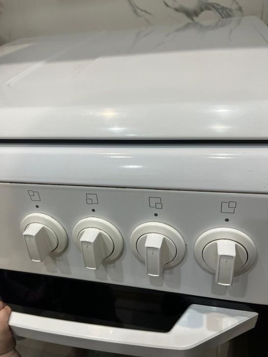 Печка б.у.Состояние среднее.Духовка работает