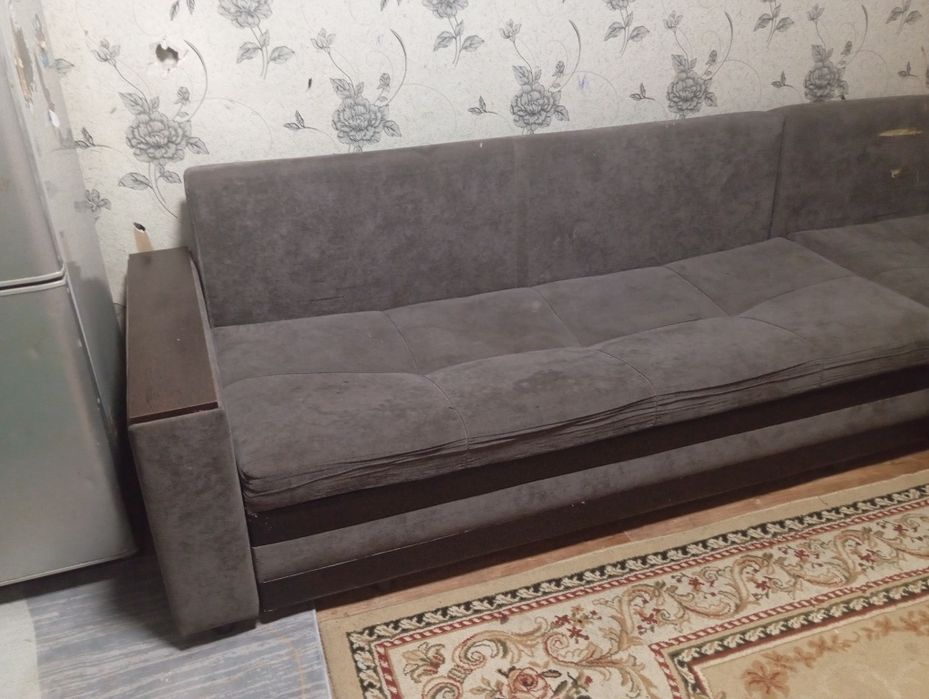 Продам диван угловой