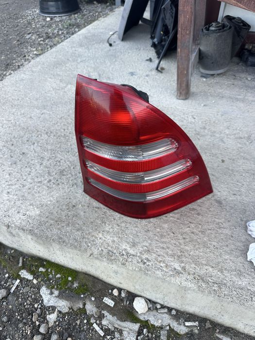 Стоп десен за Мерцедес W203 С classe комби!