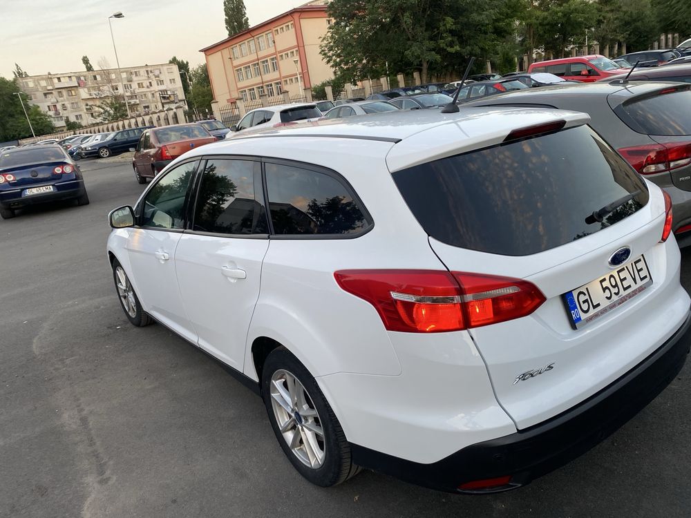 Vand Ford Focus an 2018 pret negociabil