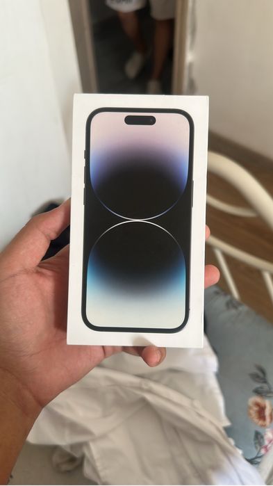 iPhone 14pro с маленьким дефектом