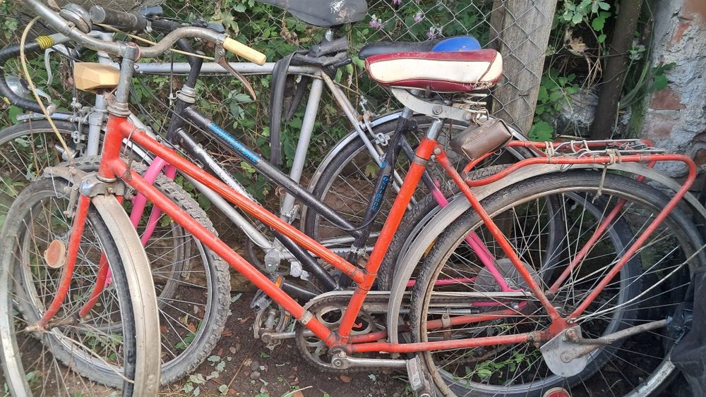 Vând 2 biciclete 80.lei buc.
