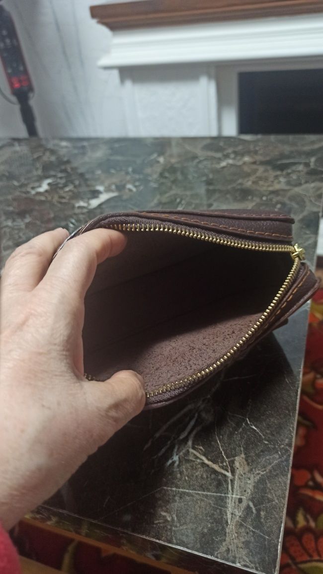 Продается барсетка кожа.