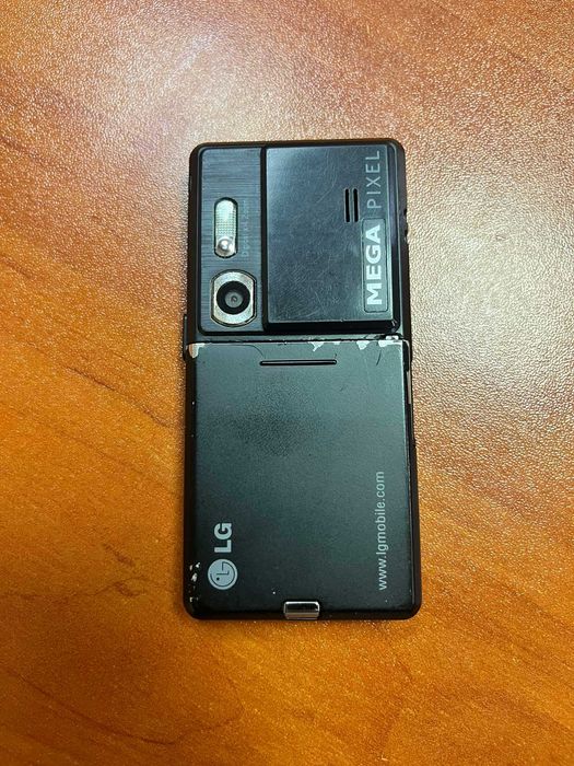 Телефон LG KG320