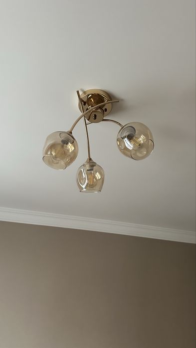 Люстра трехрожковая