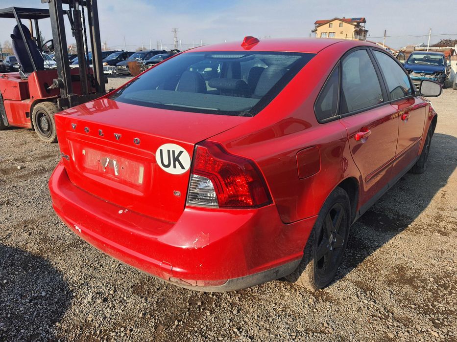 На части! Volvo S40 1.6