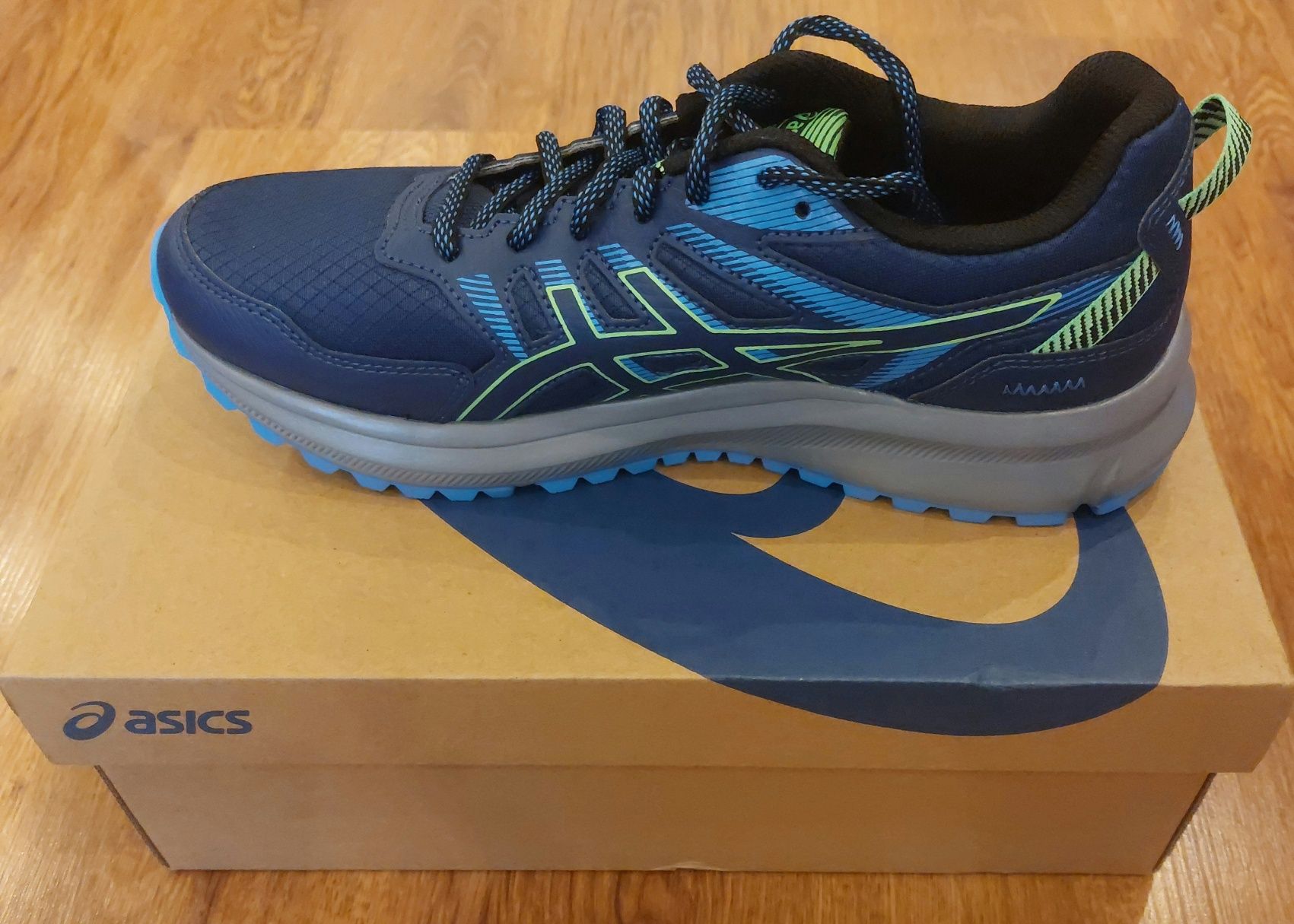 Продавм мъжки маратонки Asics Trail Scout 2