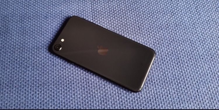 Продам Айфон SE 2020/128g