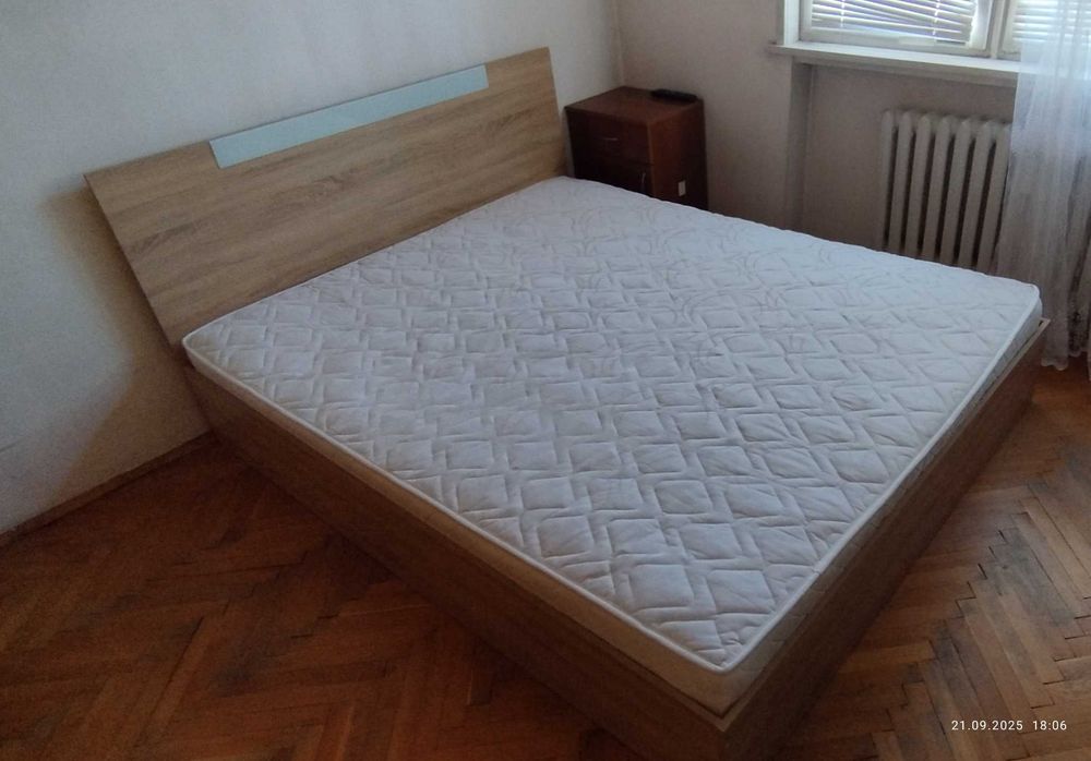 Спалня с матрак 160х200