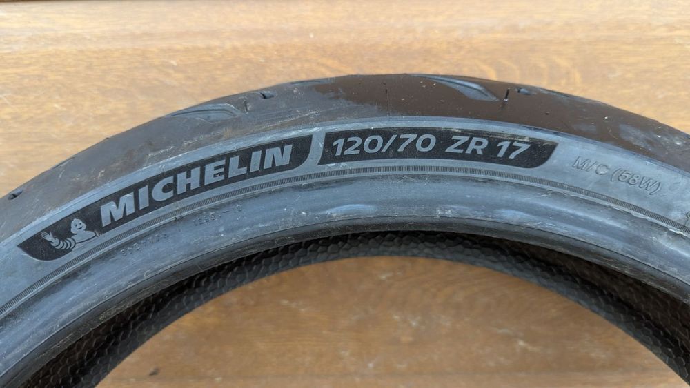 Предна гума 120 70 17 Michelin Road 6 

DOT19

80лв

DOT