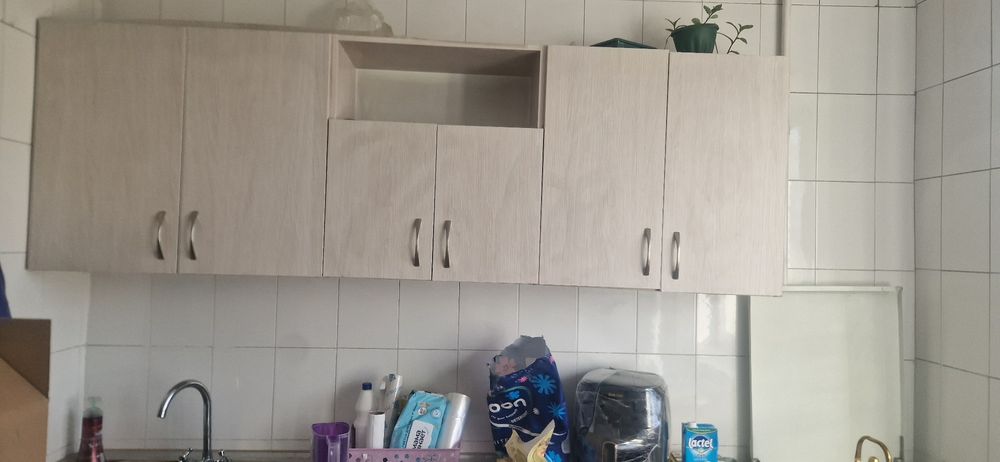 Продам кухонный гарнитур в отличном состояний!