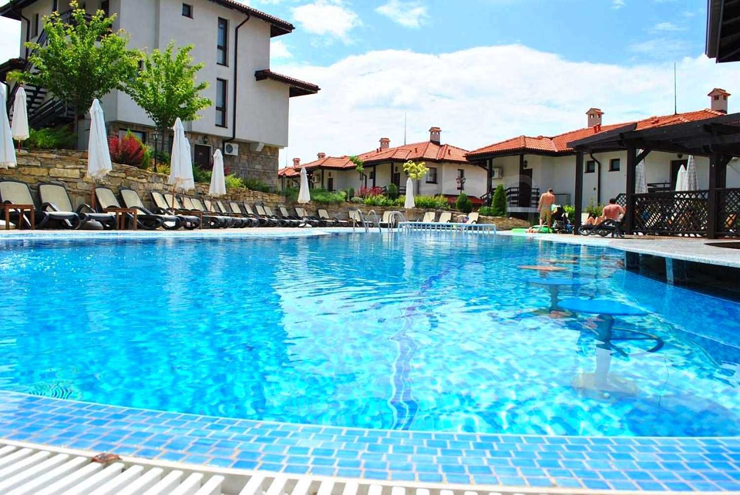 Просторен тристаен апартамент в к-с „Bay View Villas“, Кошарица