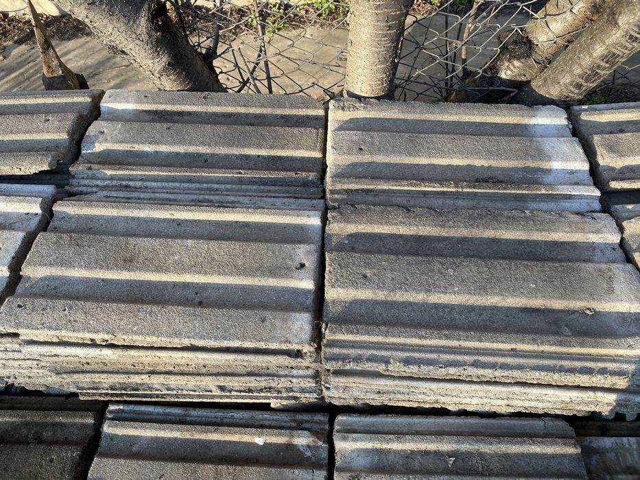 Vând țiglă clasică, 2 feluri, stare bună