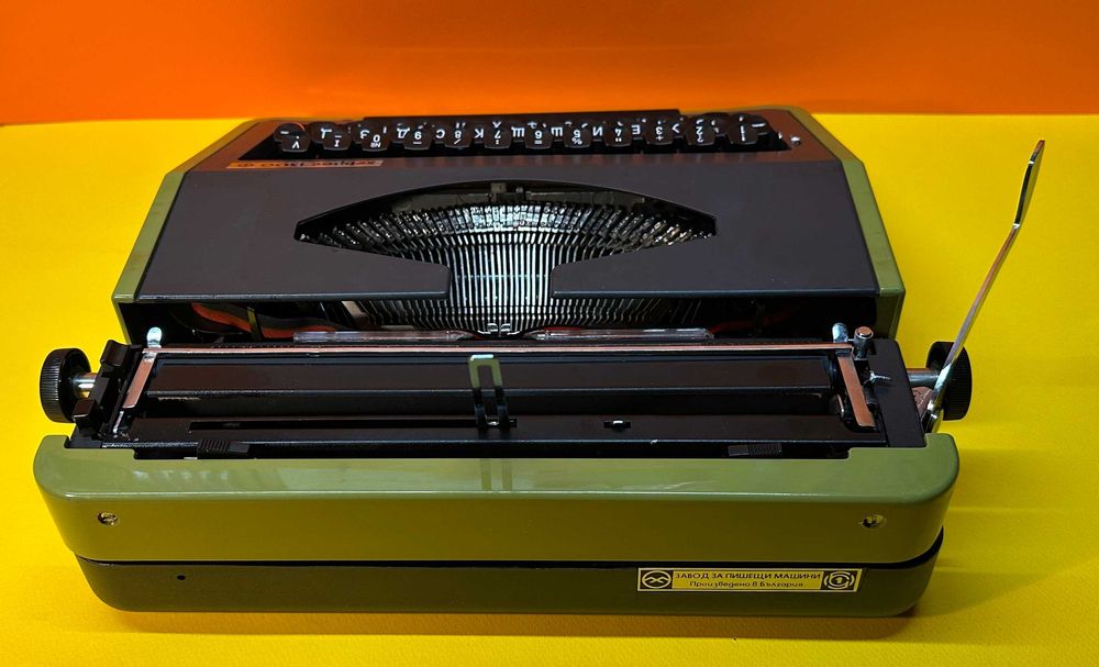 Пишеща Машина Хеброс 1300 Ф 3 цвята с нова лента клавиатура Кирилица