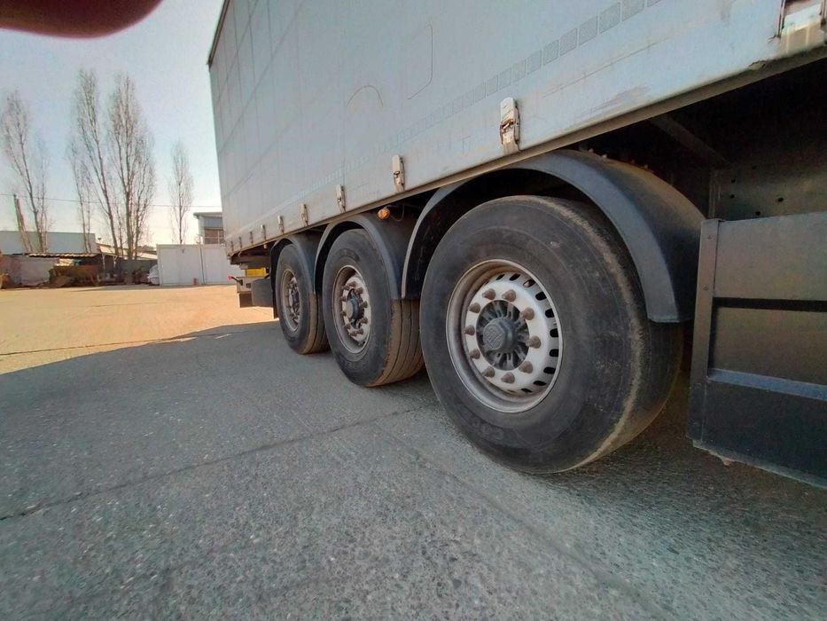 Semiremorca cu prelata