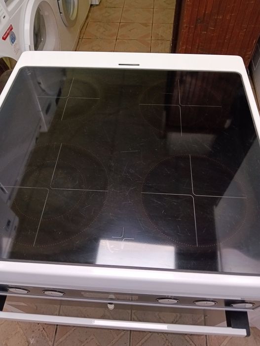 Свободно стояща печка с керамичен плот Gorenje с 2 години Гаранция