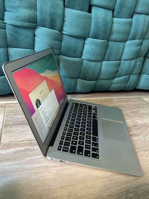 MacBook Air 13 intel Core i5 • 4Gb • 120SSD • slim •taste iluminate