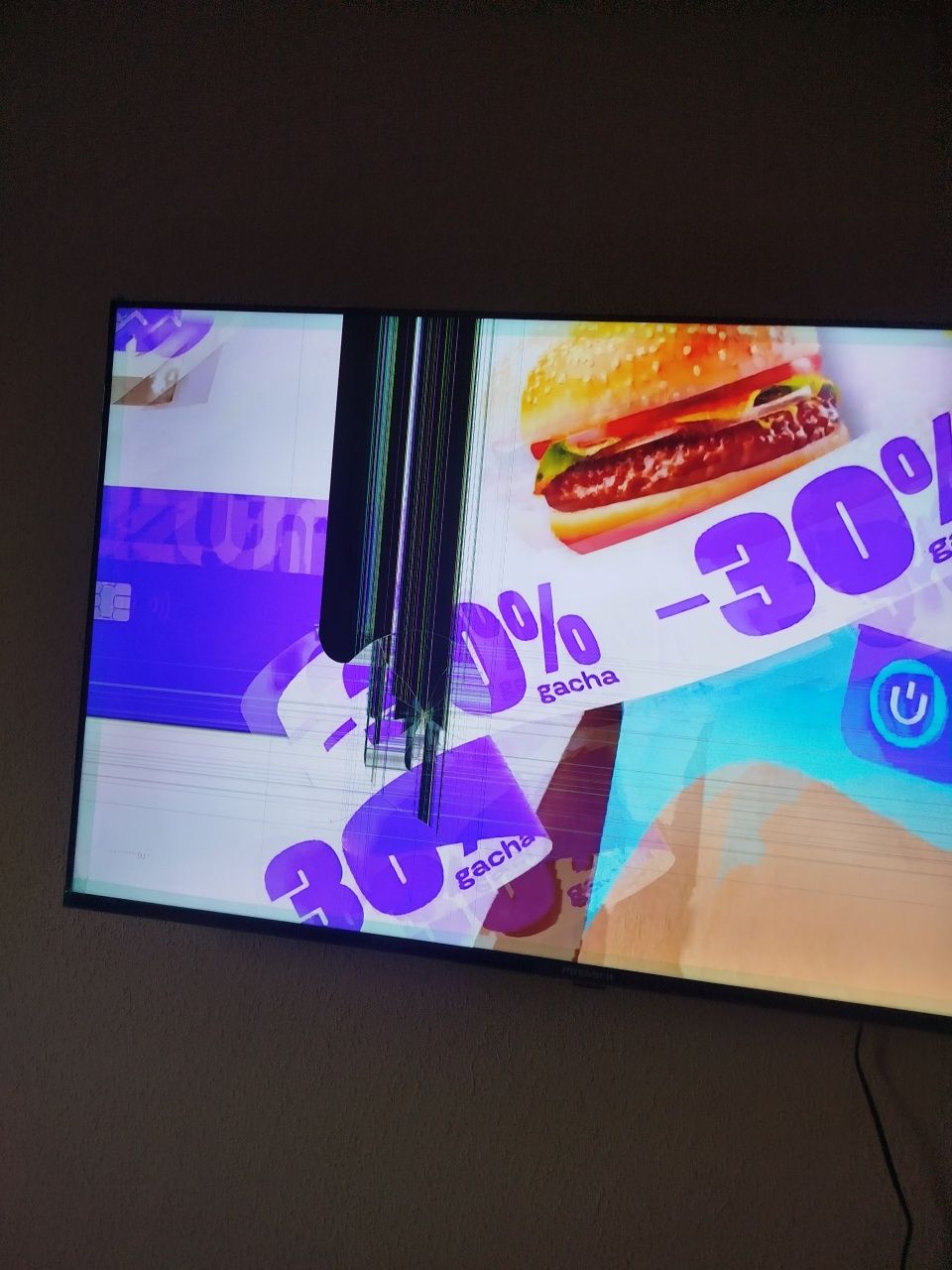 Premier 55 Android tv, ekran ichidan ketgan