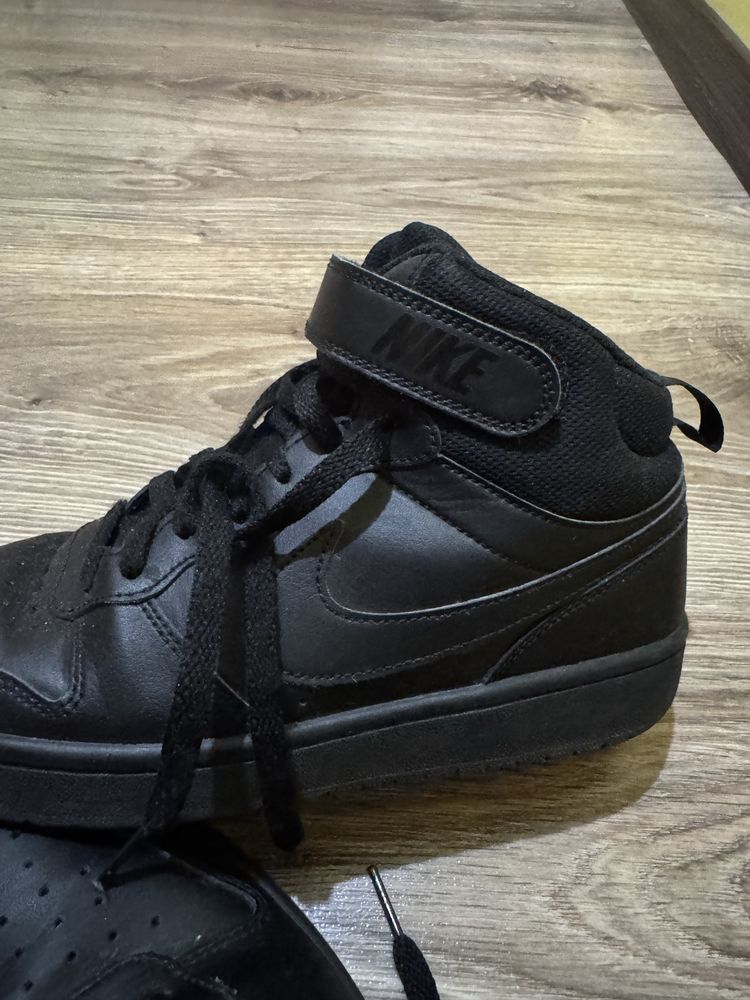 Дамски маратонки Nike