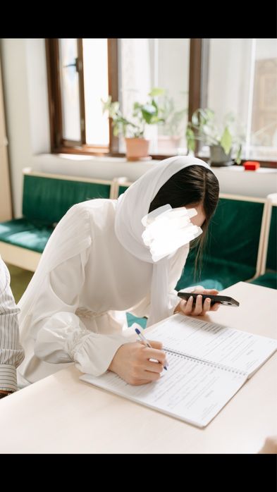 Продам платье для никях с платочком