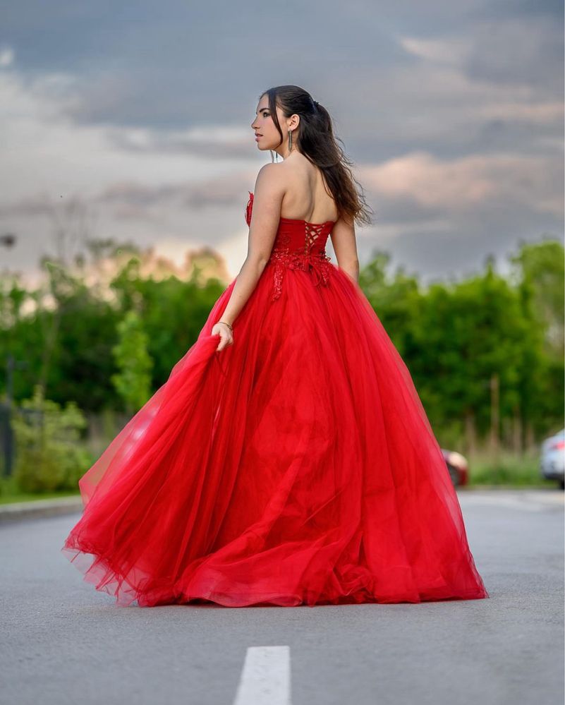 Червена Бална рокля