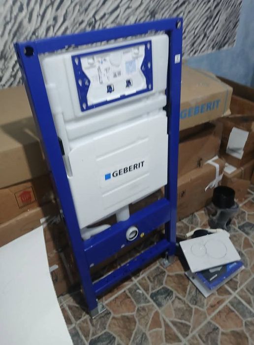 Wc suspendat cu cadru de susținere geberit