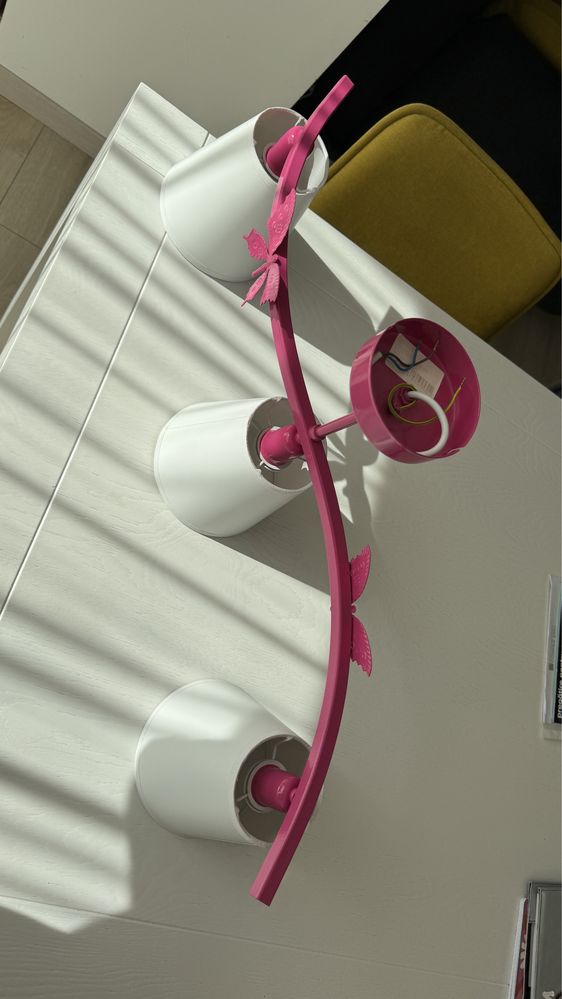 Lampa de tavan model fete roz fluturi