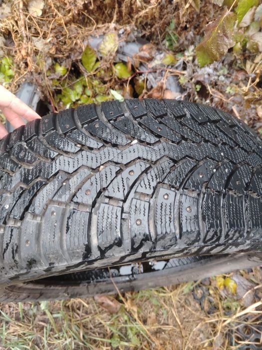 Продам зимнюю резину 215/50/R17 б/у