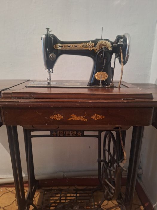 Продам швейную машинку