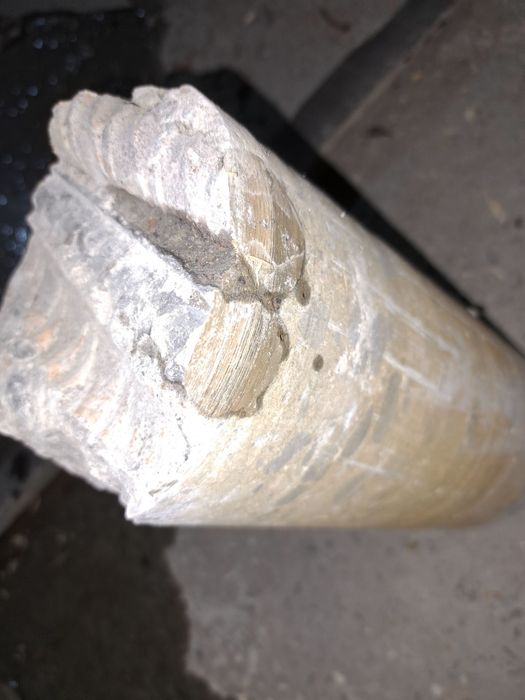 Beton devor teshish