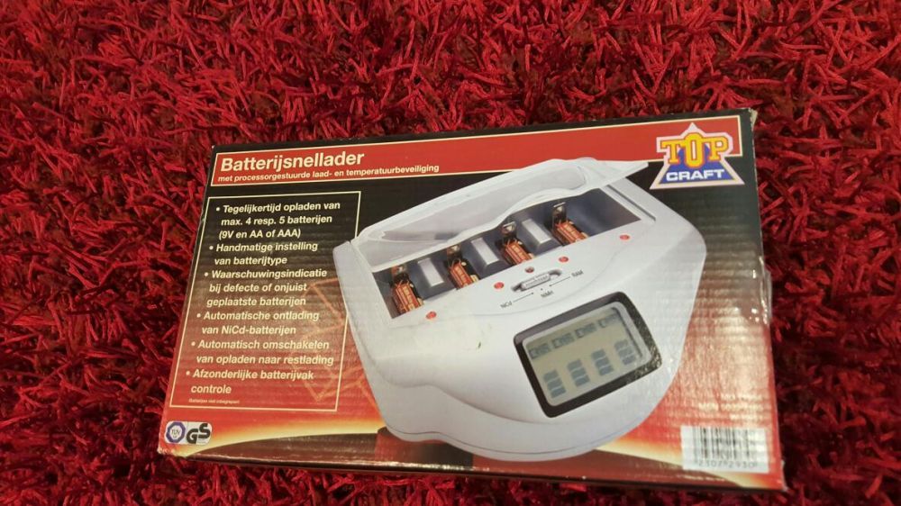 Incarcator baterie cu afisaj electronic