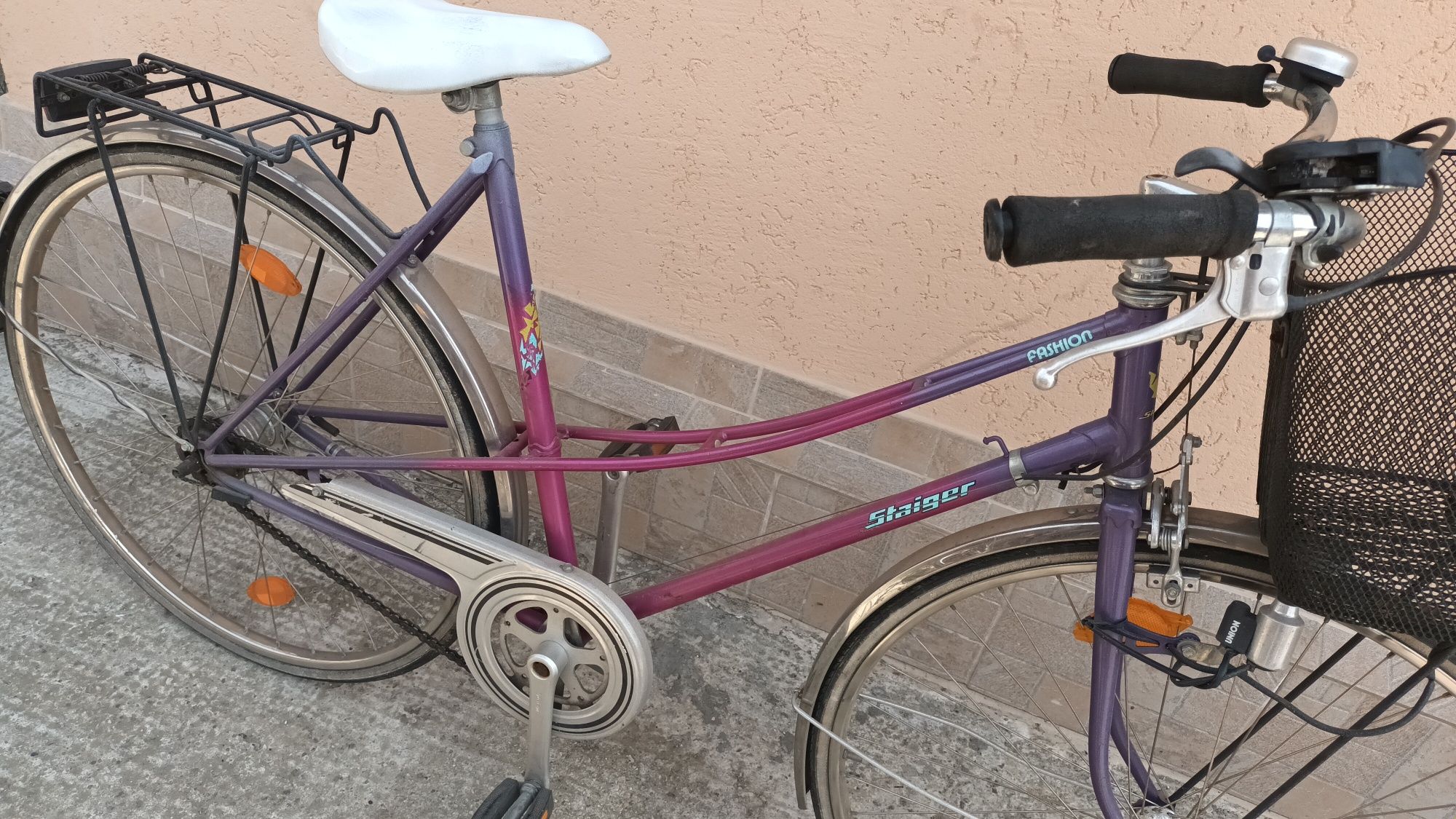 Bicicleta de damă cu coș