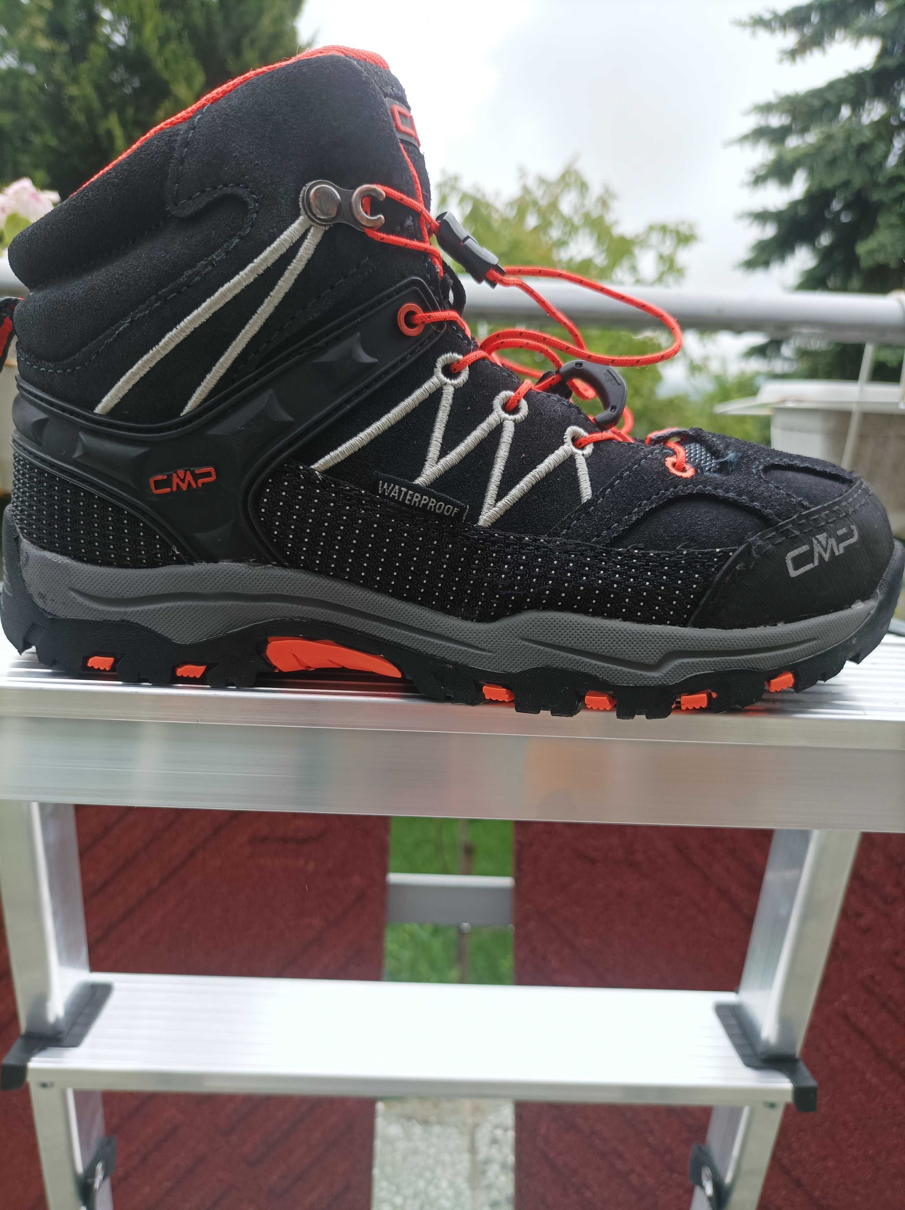 Номер 34. Маратонки Asics. Много запазени. 15 лв.