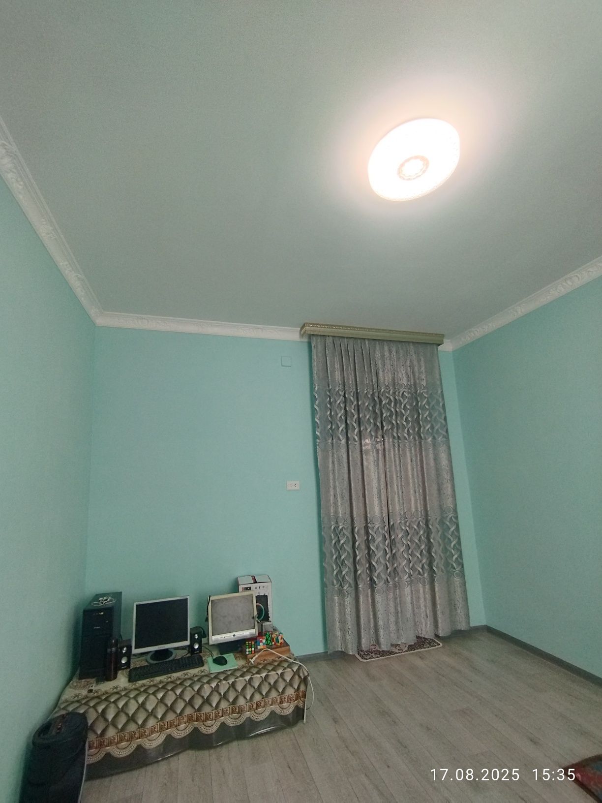 Uchaska sotiladi 25 sotix. Hamma jihozlar qoladi.