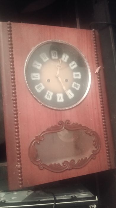 Отдам часы старинные 90х годов