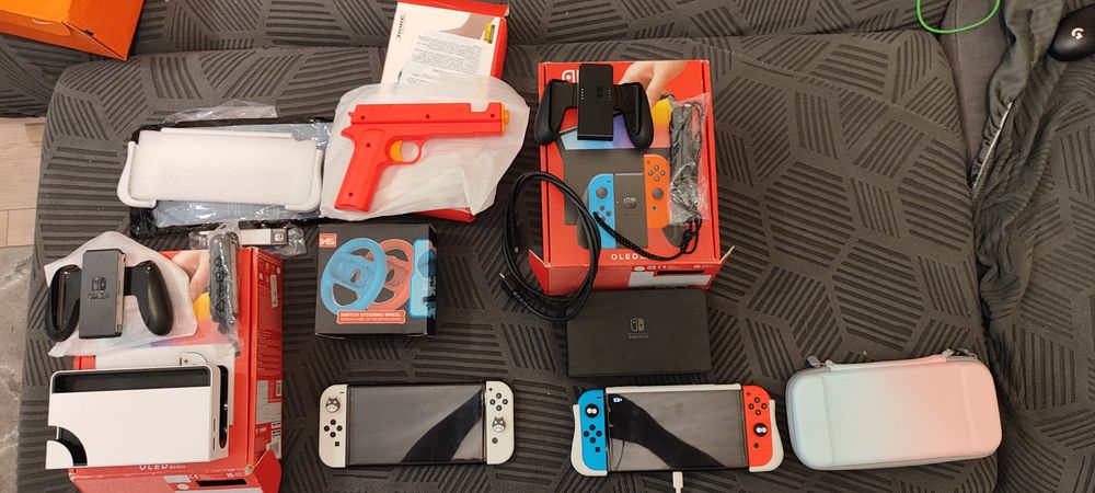 Nintendo Switch OLED – пълен комплект + аксесоари! Идеален за Коледа