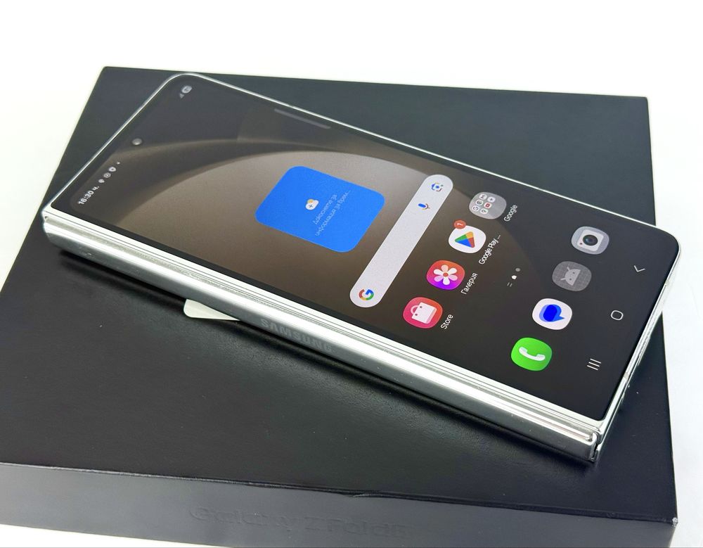 Samsung Galaxy Z Fold 5 5G 256GB 12RAM Cream Отличен