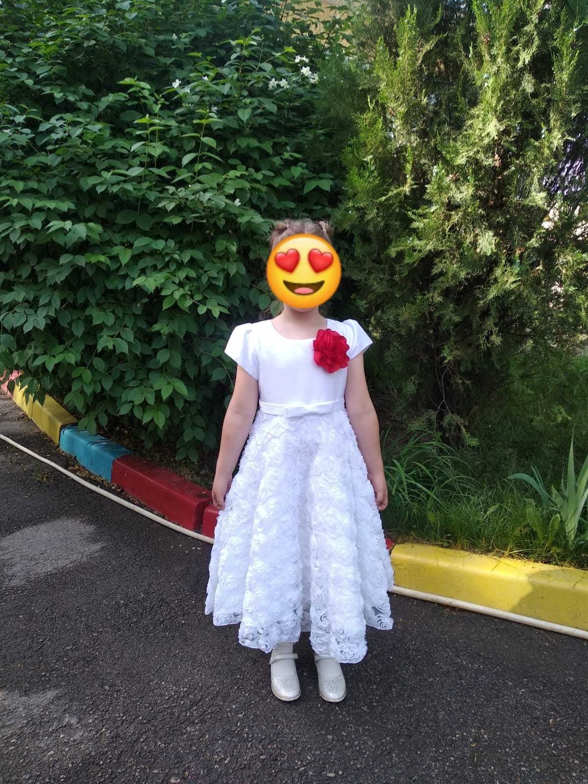 Нарядное платье для девочки 6-7 лет