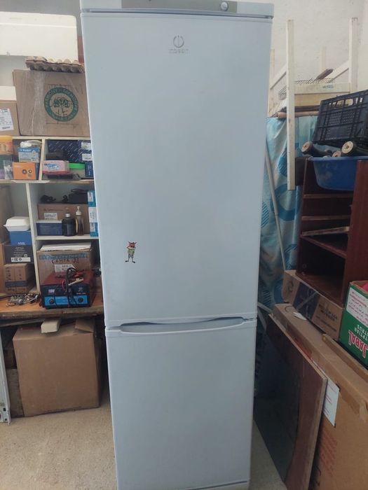 Холодильник Indesit