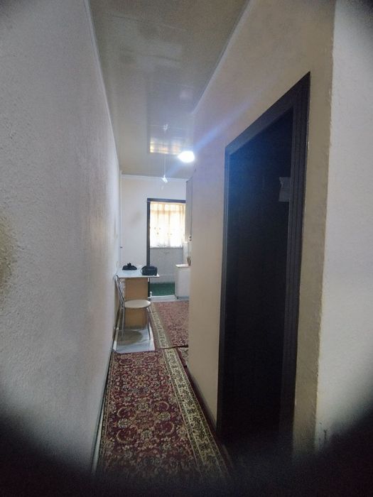 Сдаётся 2х ком кв в чирчике 2 мкн 1 этаж около 7 школы отопление есть