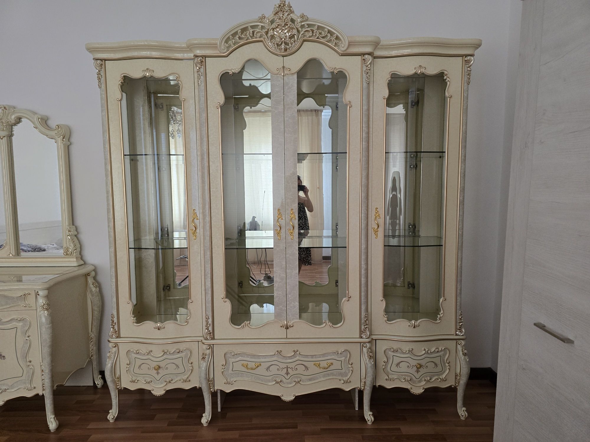 Продаётся комод и сервант
