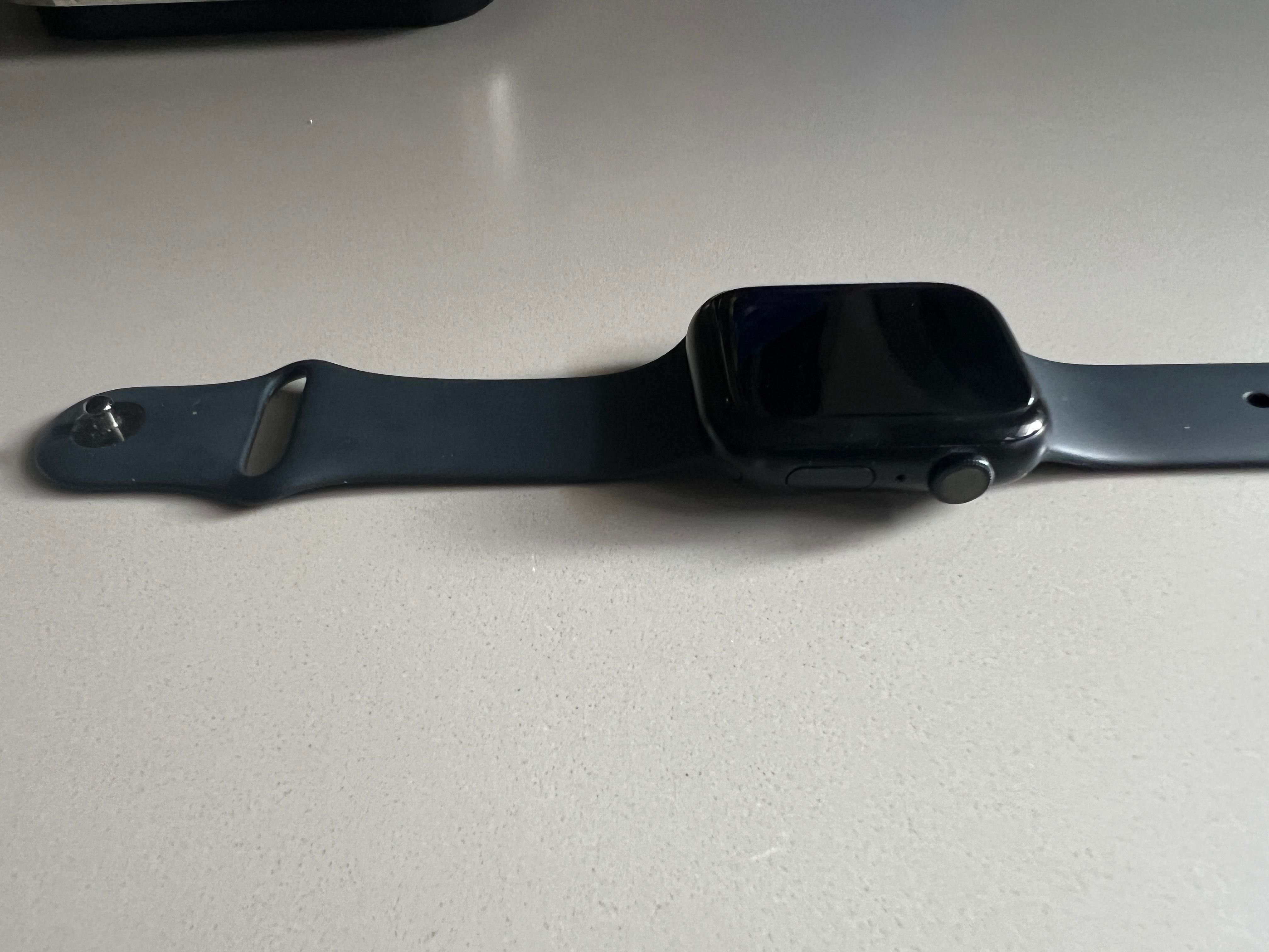 Apple Watch 8 45mm - Midnight Aluminium case, midnight sport band