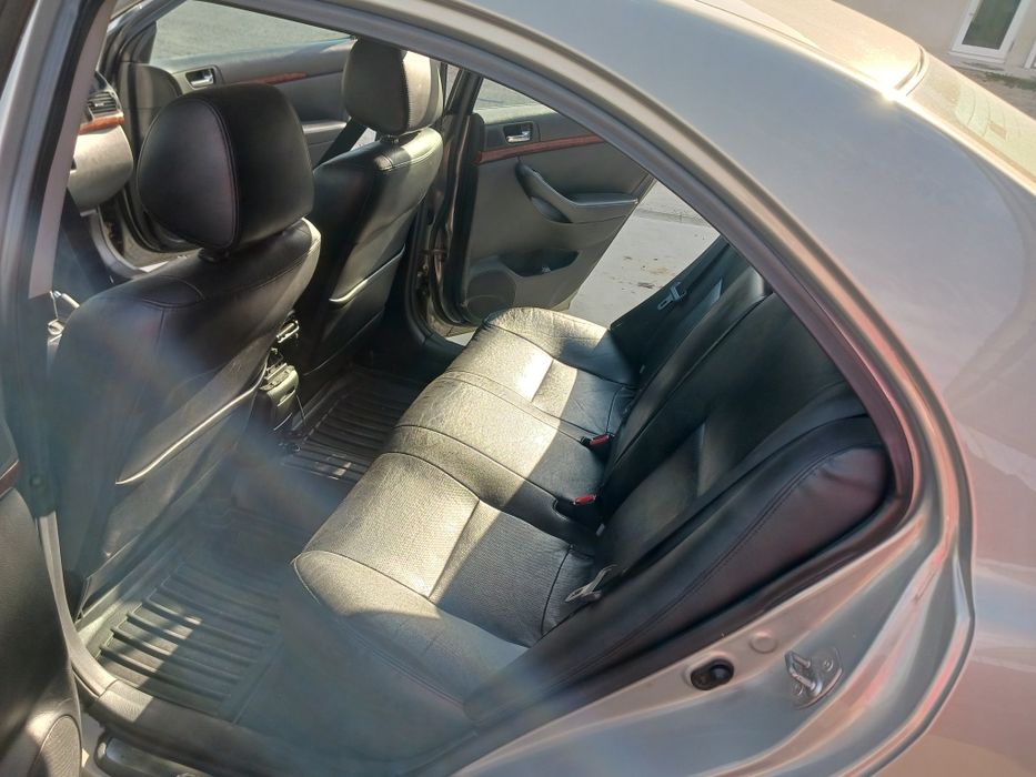 Vând sau schimb toyota avensis 2.0vvti