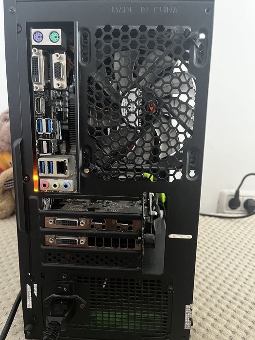 Pc gaming + 3 monitoare